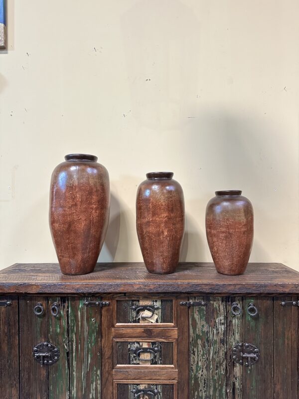 red rojo vases